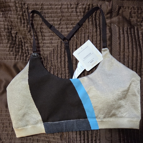 Fabletics Sport Bra 4 Bundle - Picture 4 of 9